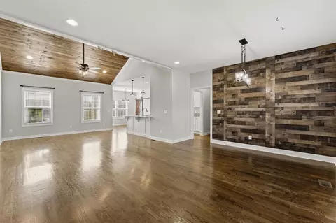 Living - 508 Fox Ridge Way, Franklin, KY 42134 photo 6 of 8