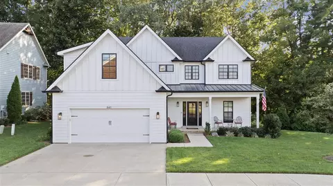 841 Creekside Ln, Bowling Green, KY 42103