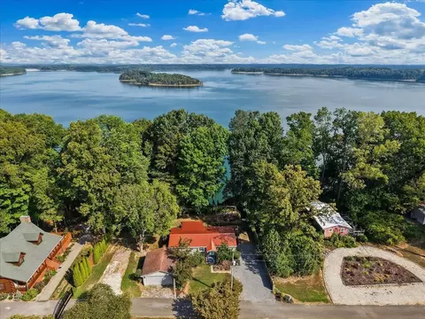 360 Maple Dr, Scottsville, KY 42164