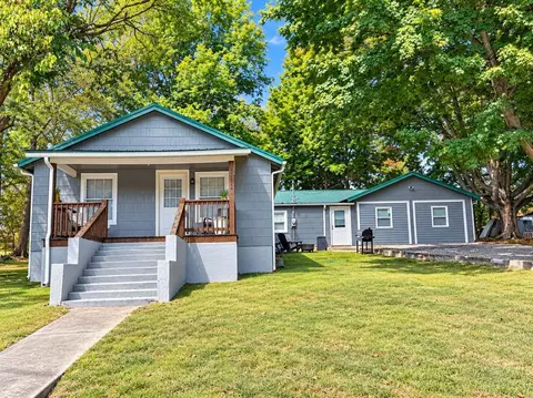 1521 Old Glasgow Rd, Scottsville, KY 42164