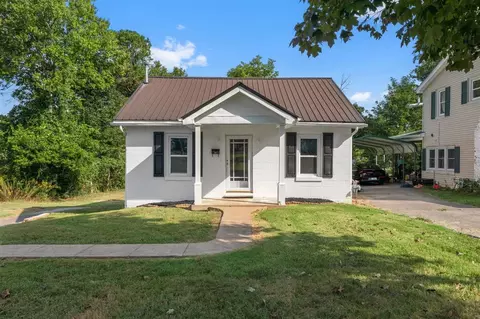 310 Woodlawn Ave, Horse Cave, KY 42749