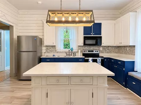 Kitchen - 403 Cedar St, Franklin, KY 42134 photo 1 of 4