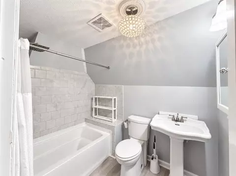 Bath - 403 Cedar St, Franklin, KY 42134 photo 4 of 4