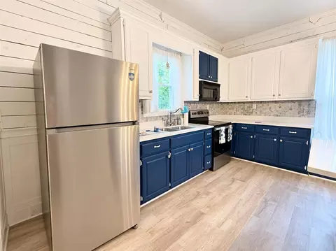 Kitchen - 403 Cedar St, Franklin, KY 42134 photo 3 of 4