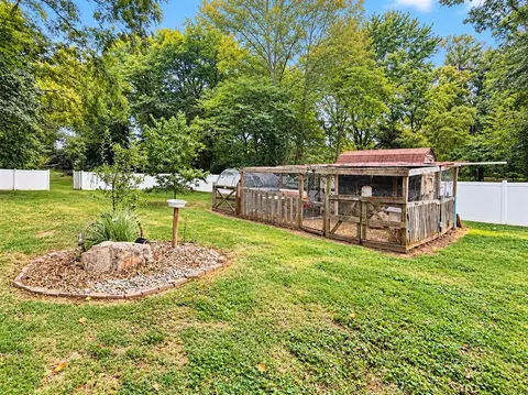 Exterior - 403 Cedar St, Franklin, KY 42134 photo 13 of 16