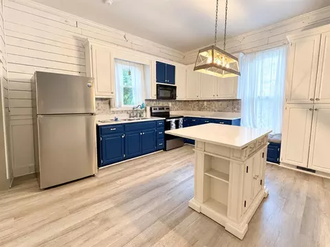 Kitchen - 403 Cedar St, Franklin, KY 42134 photo 2 of 4