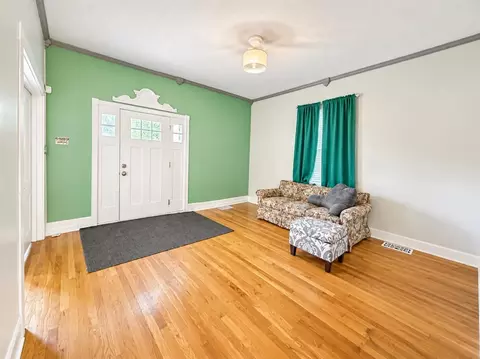 Entry Way - 403 Cedar St, Franklin, KY 42134 photo 4 of 5