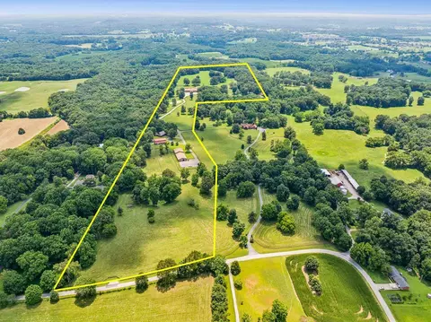 905 Greathouse Rd, Bowling Green, KY 42103