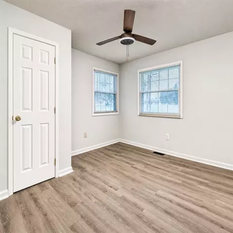 Bedroom - 49 Beechmont Dr, Beechmont, KY 42323 photo 2 of 2