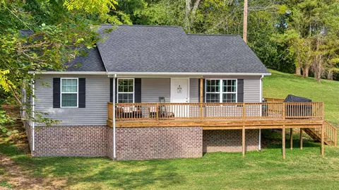 81 Spring Valley Dr, Scottsville, KY 42164