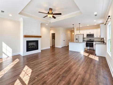 1217 County House Ln, Bowling Green, KY 42101