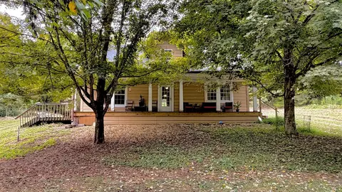 726 Mona Cherry Rd, Scottsville, KY 42164