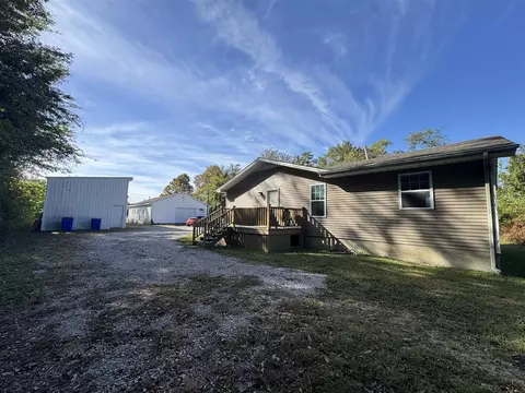 135 E 1st St, Russellville, KY 42276