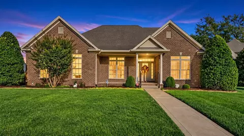 2806 Laurelstone Ln, Bowling Green, KY 42104