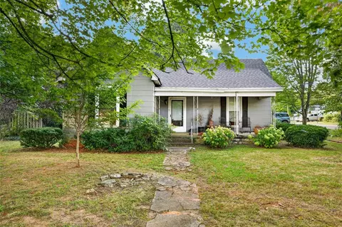 1407 Smallhouse Rd, Bowling Green, KY 42104