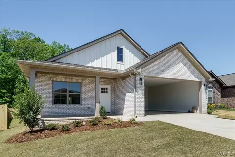 13806 Highland Pointe Dr, Northport, AL 35475