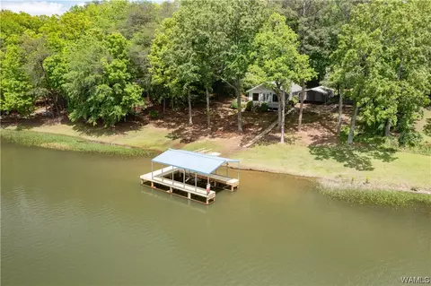15716 Beacon Point Dr, Northport, AL 35475