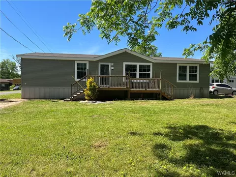 18 L St, Akron, AL 35441