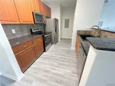 600 13th St E #833, Tuscaloosa, AL 35401