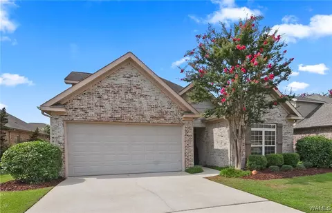 709 Greenbriar Pl, Northport, AL 35473