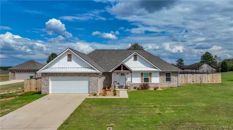 185 Rob Lee St, Moundville, AL 35474