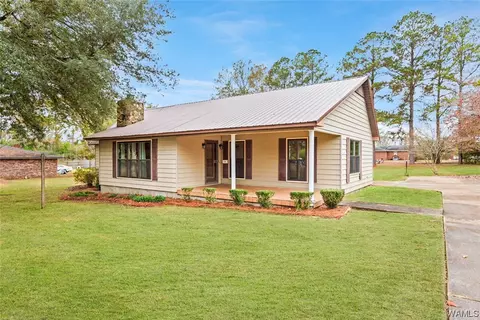 124 Whitfield Ave, Livingston, AL 35470