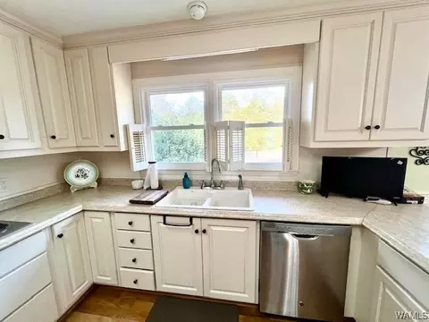 Kitchen - 506 Herbert St, Demopolis, AL 36732 photo 6 of 6