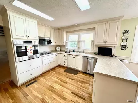 Kitchen - 506 Herbert St, Demopolis, AL 36732 photo 2 of 6