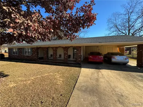 3415 Royal Oak Cir, Northport, AL 35473