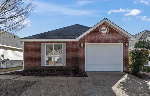 389 36th St, Northport, AL 35473