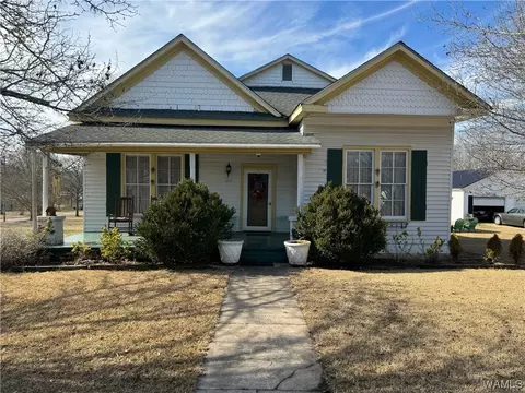206 2nd St NW, Reform, AL 35481