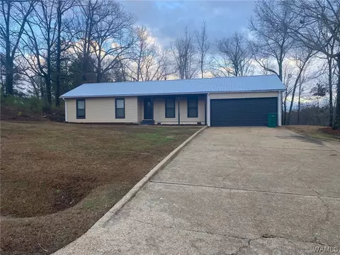 165 Twin Oaks Rd E, Northport, AL 35473