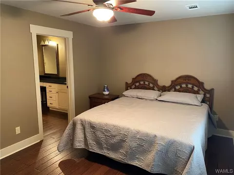 Bedroom - 2266 Two Rivers Rd, Eutaw, AL 35462 photo 3 of 4