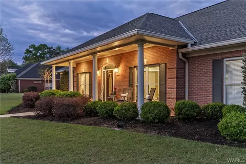 14025 Waterford Dr, Northport, AL 35475