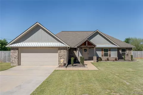 208 Rob Lee St, Moundville, AL 35474