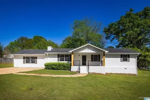 2523 Parkwood Dr, Cottondale, AL 35453