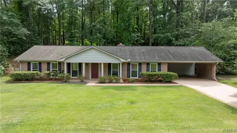 3105 Paddlecreek Ln, Northport, AL 35473