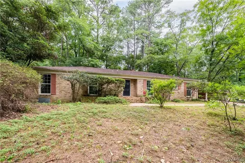 5304 Northwood Lake Dr W, Northport, AL 35473