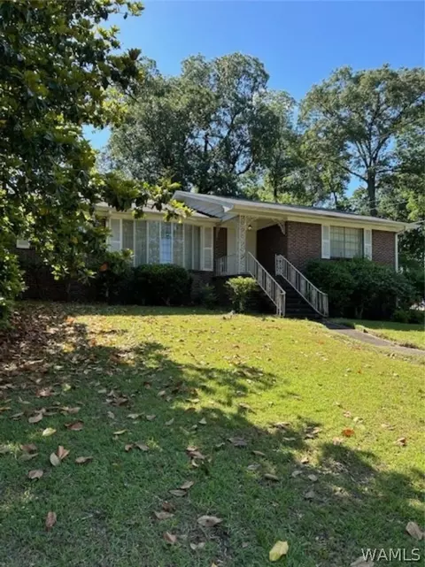 800 Milgray Ln, Bessemer, AL 35022