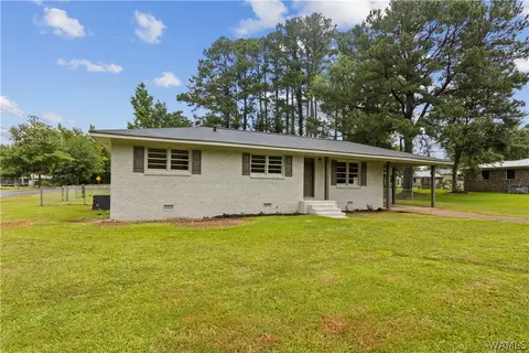 305 Centerville St, Moundville, AL 35474