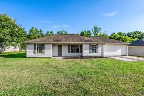 33 Sunset Gardens Dr, Moundville, AL 35474