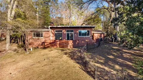 4618 Northwood Lake Dr E, Northport, AL 35473