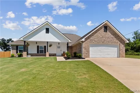 319 Rob Lee St, Moundville, AL 35474