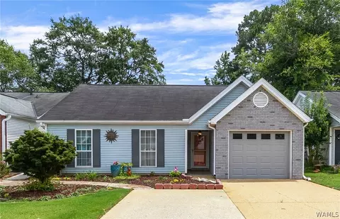 1043 Mockingbird Ln, Northport, AL 35476