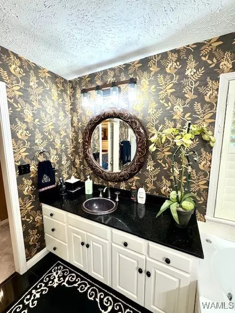 Bath - 1415 Forest Brook Dr, Demopolis, AL 36732 photo 1 of 7
