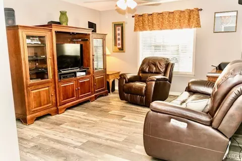 Living - 1415 Forest Brook Dr, Demopolis, AL 36732 photo 2 of 2