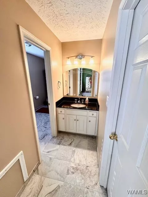 Entry Way - 1415 Forest Brook Dr, Demopolis, AL 36732 photo 3 of 3