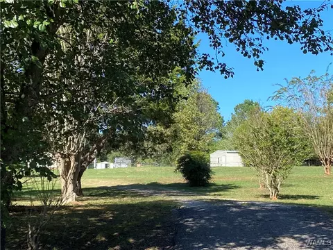 409 Hickory Ln, Moundville, AL 35474