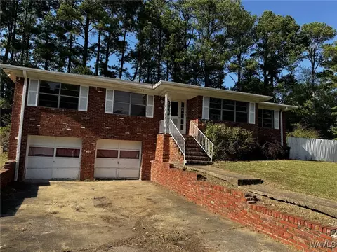 616 Willow Brook Rd, Fairfield, AL 35064