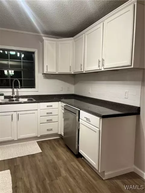 Kitchen - 702 Lakeview Dr, Dothan, AL 36301 photo 1 of 4